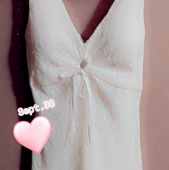 This beautiful Guess dress is a size 10 but fits beautiful worn once - Picture 2 of 4